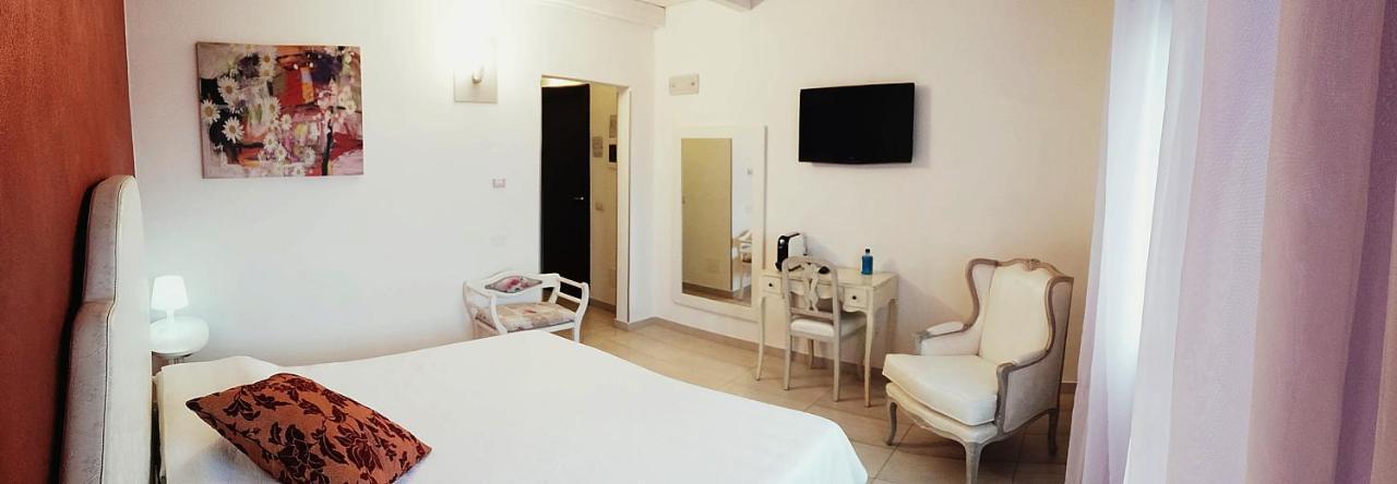 Divinis Inn *